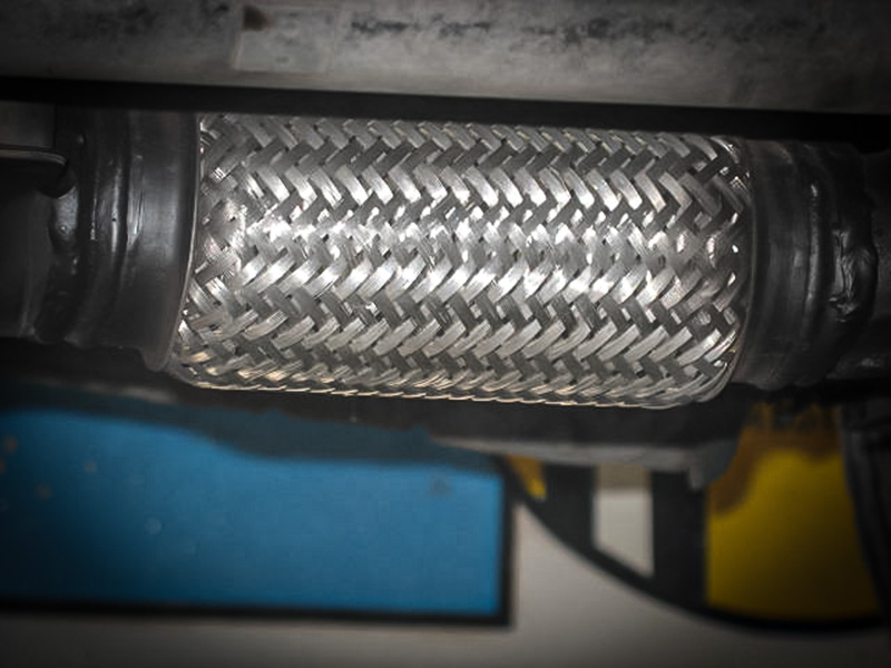 Many belt gauges use a series of teeth, placed in the belt's grooves, to determine wear.