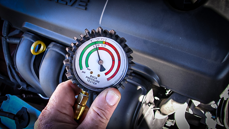 Many belt gauges use a series of teeth, placed in the belt's grooves, to determine wear.