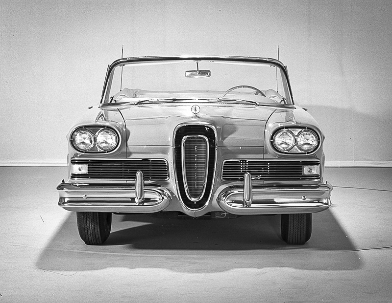 Many belt gauges use a series of teeth, placed in the belt's grooves, to determine wear.