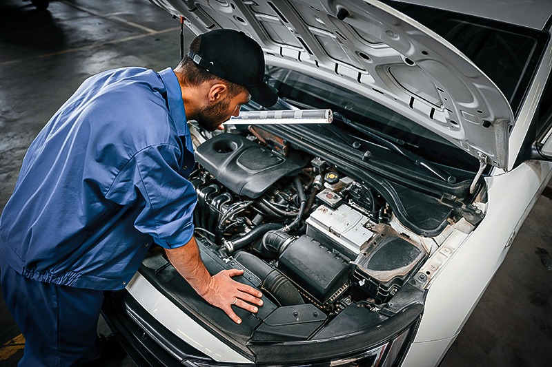 tech looking underhood